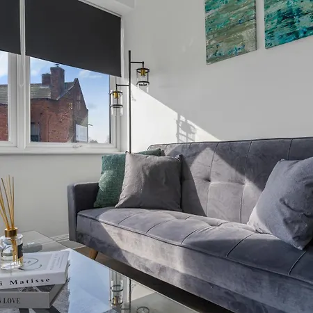 Cosy Luxury 2 Bedroom Near Nec & Airport Apartment *